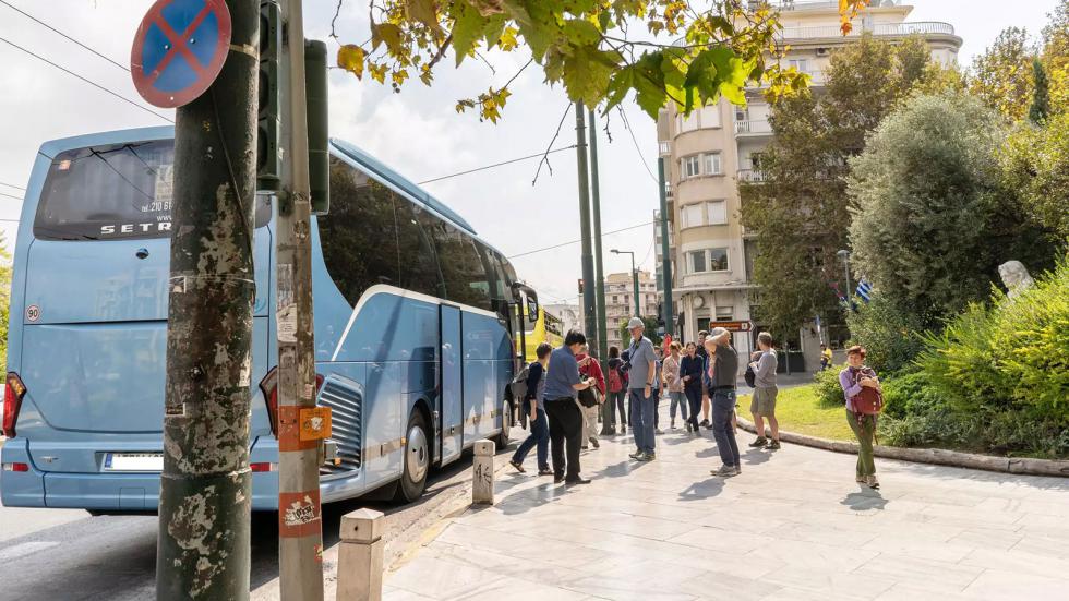 Αθήνα: 11 σημεία στάσης και στάθμευσης των τουριστικών λεωφορείων